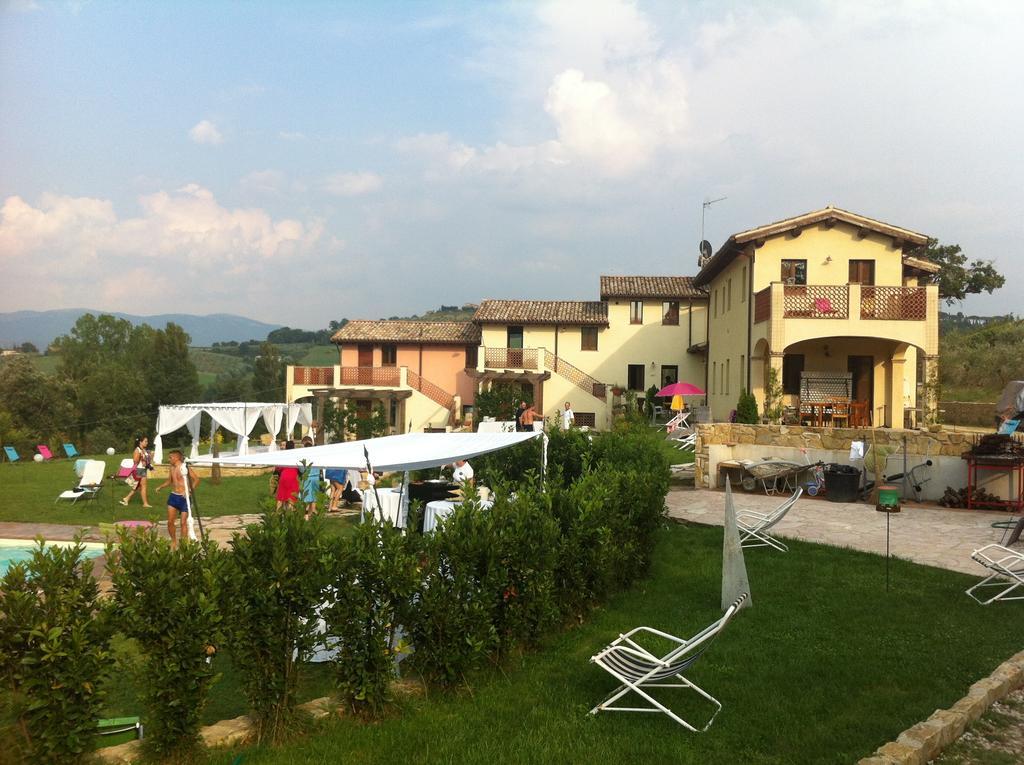 Aparthotel Borgo Le Capannelle Castel Ritaldi Exterior foto
