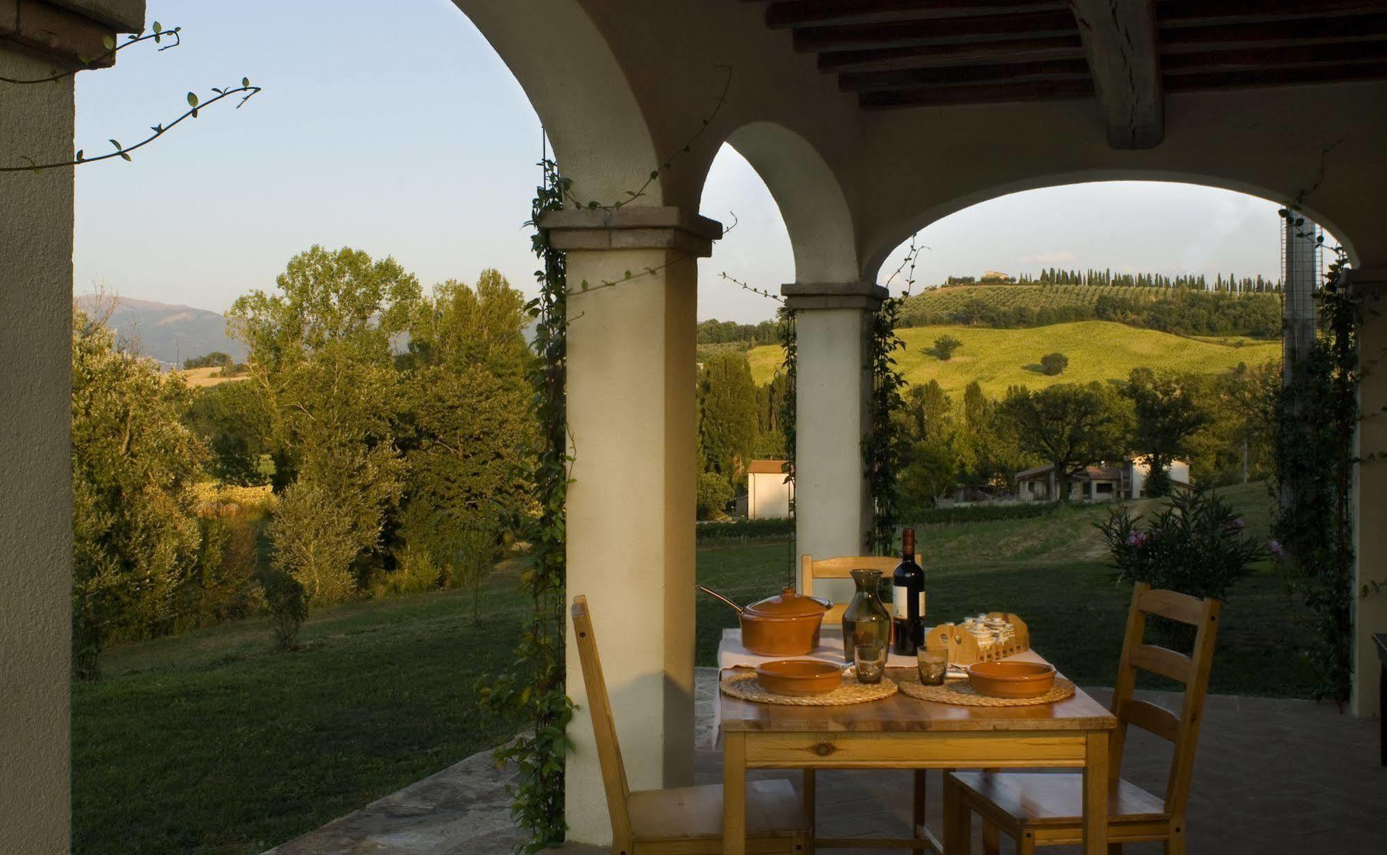 Aparthotel Borgo Le Capannelle Castel Ritaldi Exterior foto